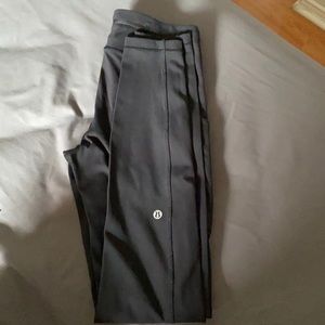Size 4 LuluLemon tights. Never worn.